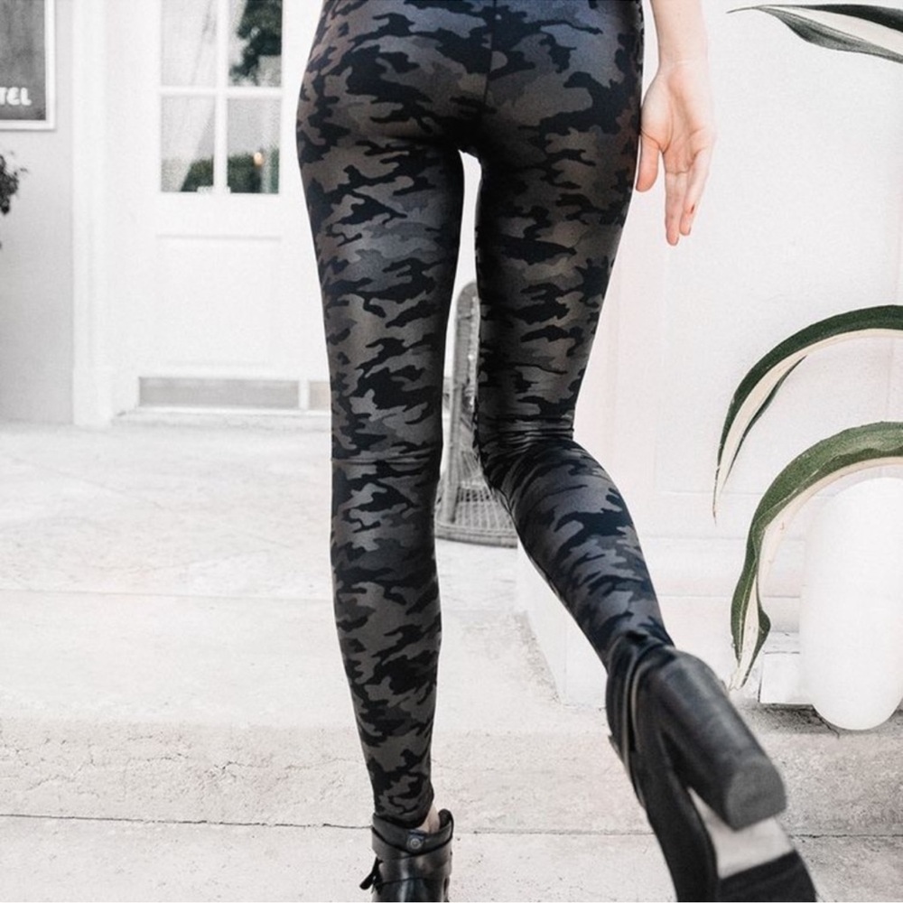 Spanx Faux Leather Black Camo Tummy Control Leggings Size Small